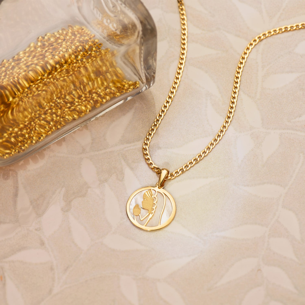 18K MEDALLA ORO AMARILLO VIRGEN NIÑA NACAR REDONDA 17 MM