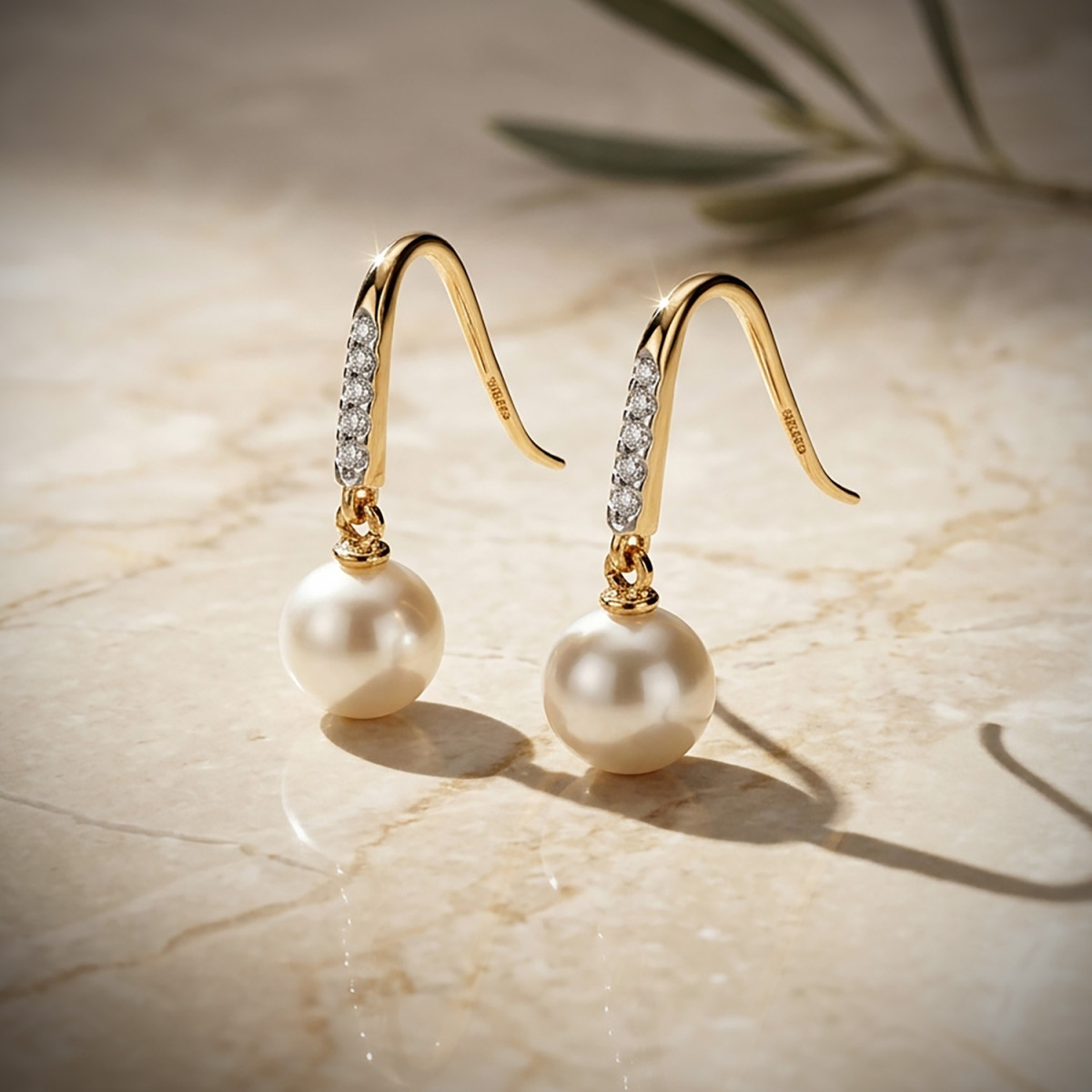 18K PENDIENTES ORO BICOLOR MEDIO ARO CON CIRCONITAS Y PERLA 6 MM. MEDIDA: 17 X 6 MM. CIERRE GANCHO