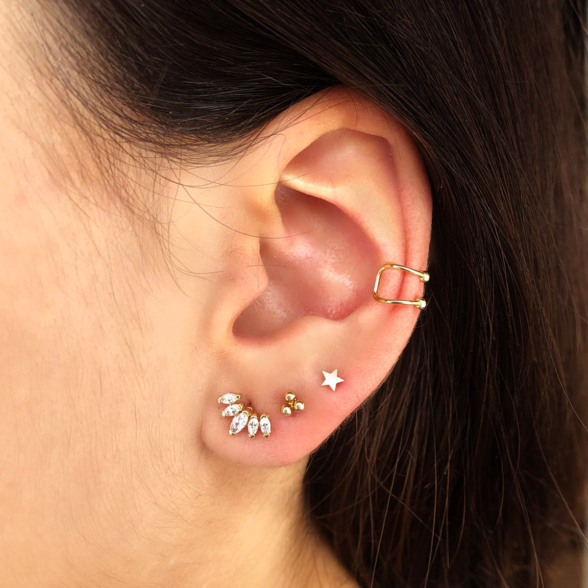 18K PIERCING OREJA ORO AMARILLO PIRAMIDE TRES BOLITAS 4X3.5 MM ( UNIDAD )