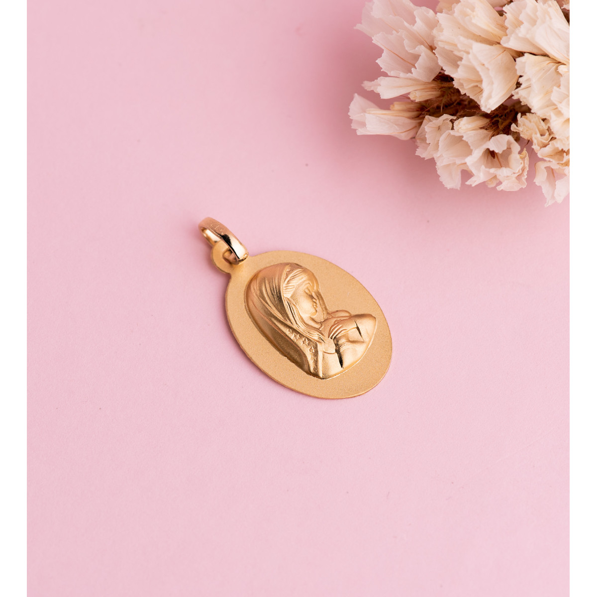 18K MEDALLA ORO AMARILLO VIRGEN NIÑA OVAL LISA MATIZADA. MEDIDA: 22 X 14 MM