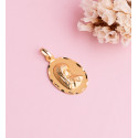 18K MEDALLA ORO AMARILLO VIRGEN NIÑA OVAL TALLADA MATIZADA. MEDIDA: 23 X 15 MM 18K MEDALLA ORO AMARILLO VIRGEN NIÑA OVAL TALLADA MATIZADA. MEDIDA: 23 X 15 MM