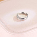 18K SORTIJA ORO BLANCO 38 DIAMANTES NATURALES TALLA BRILLANTE 0.130 QTS. ANCHO: 7MM 18K SORTIJA ORO BLANCO 38 DIAMANTES NATURALES TALLA BRILLANTE 0.130 QTS. ANCHO: 7MM