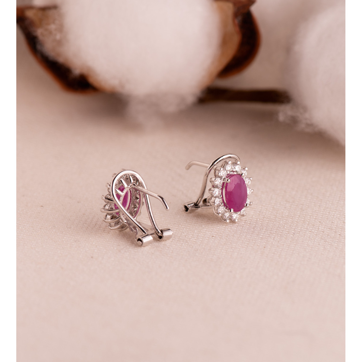 18K PENDIENTES ORO AMARILLO DIAMANTES DE LABORATORIO Y RUBI NATURAL 7X5 MM 1,76QT 0,580QT VS-2 G. 11,5X9,5 MM CIERRE OMEGA