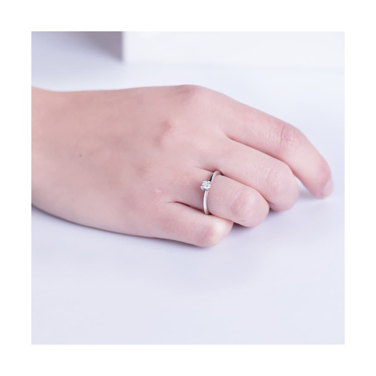 18K SOLITARIO DIAMANTE NATURAL TALLA BRILLANTE ORO BLANCO 0,100 QTS. SI-H