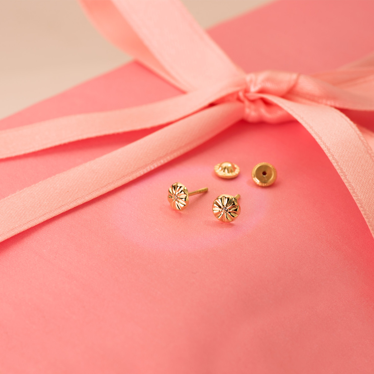 18K PENDIENTES ORO AMARILLO REDONDOS CON CIRCONITA 5 X 5 MM CIERRE TUERCA