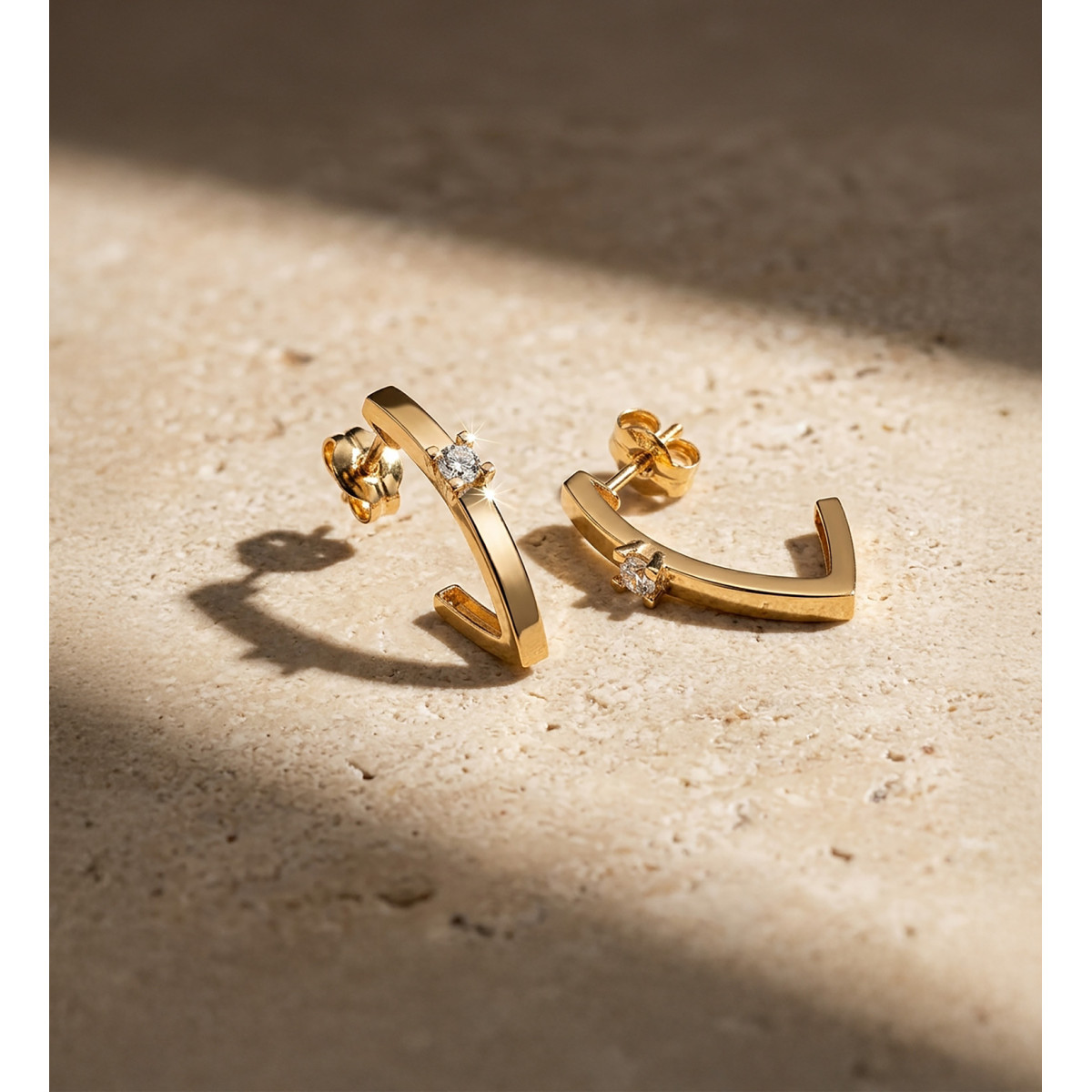 18K PENDIENTES ORO AMARILLO MEDIO ARO LISO BANDA CIRCONITA 16 X 3 MM CIERRE PRESION.