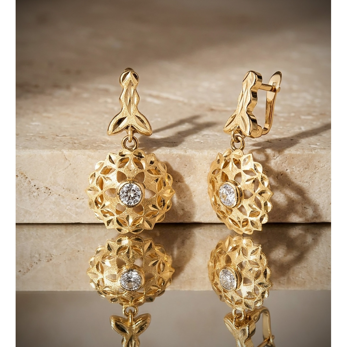 18K PENDIENTES ORO AMARILLO CUBANAS TALLADAS CON CIRCONITA 26 X 14MM. CIERRE CATALAN
