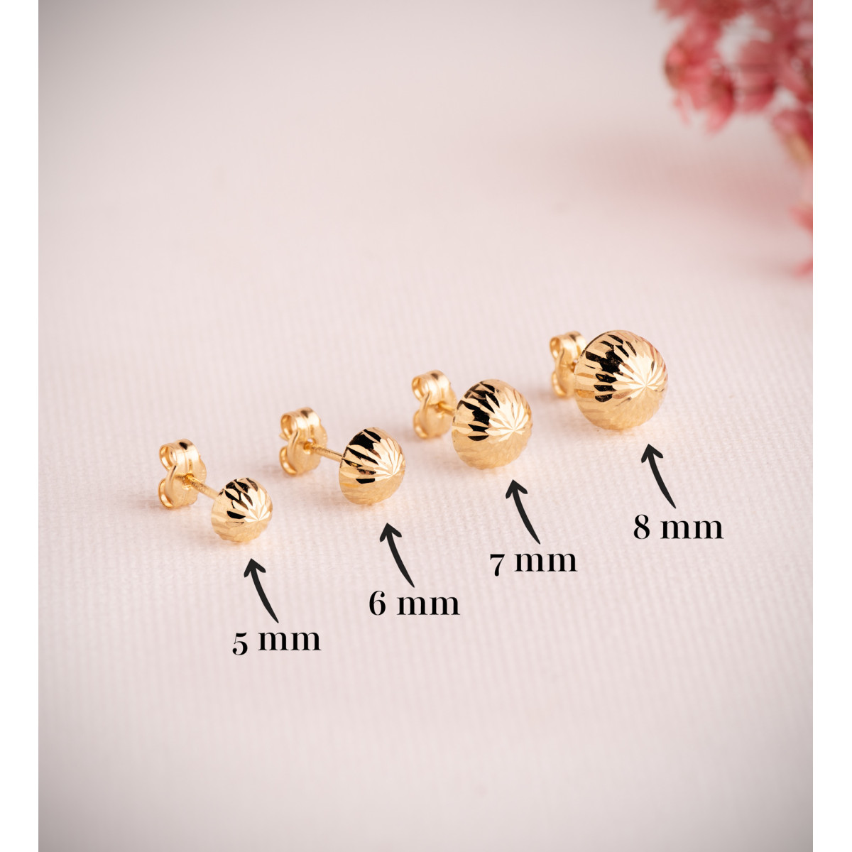 18K PENDIENTES ORO AMARILLO MEDIA BOLA TALLADA HUECA. ANCHO: 8 MM. CIERRE PRESION