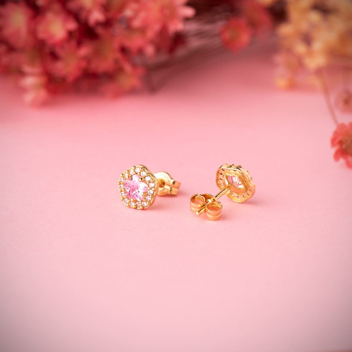 18K PENDIENTES ORO AMARILLO FLOR CIRCONITA Y PIEDRA ROSA 7 X 6,5 MM. CIERRE PRESION