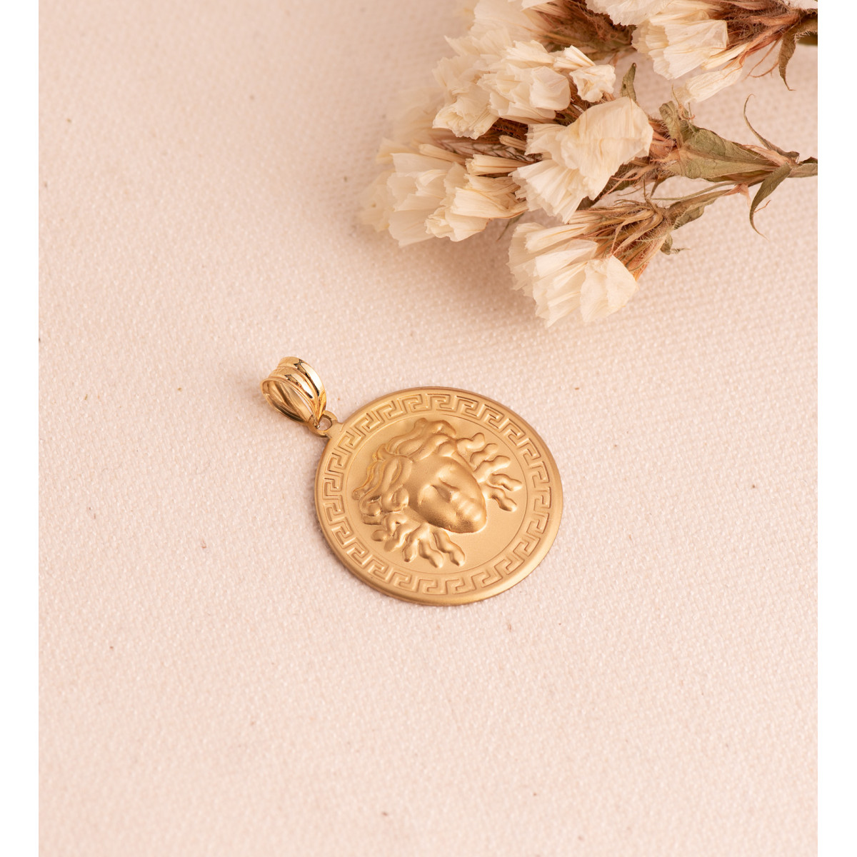 18K MEDALLA ORO AMARILLO MEDUSA CON BORDE DE GRECA MATIZADA 25 MM