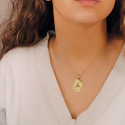 18K MEDALLA ORO AMARILLO ESTRELLA TRES PUNTAS CON BORDE DE GRECA CALADA. 27 MM 18K MEDALLA ORO AMARILLO ESTRELLA TRES PUNTAS CON BORDE DE GRECA CALADA. 27 MM