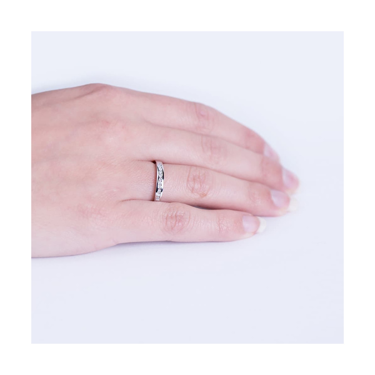 18K ALIANZA O ANILLO  ORO BLANCO 11 DIAMANTES DE LABORATORIO 0,150 QTS. VS2-G   ANCHO 2,7 MM 2,3 MM