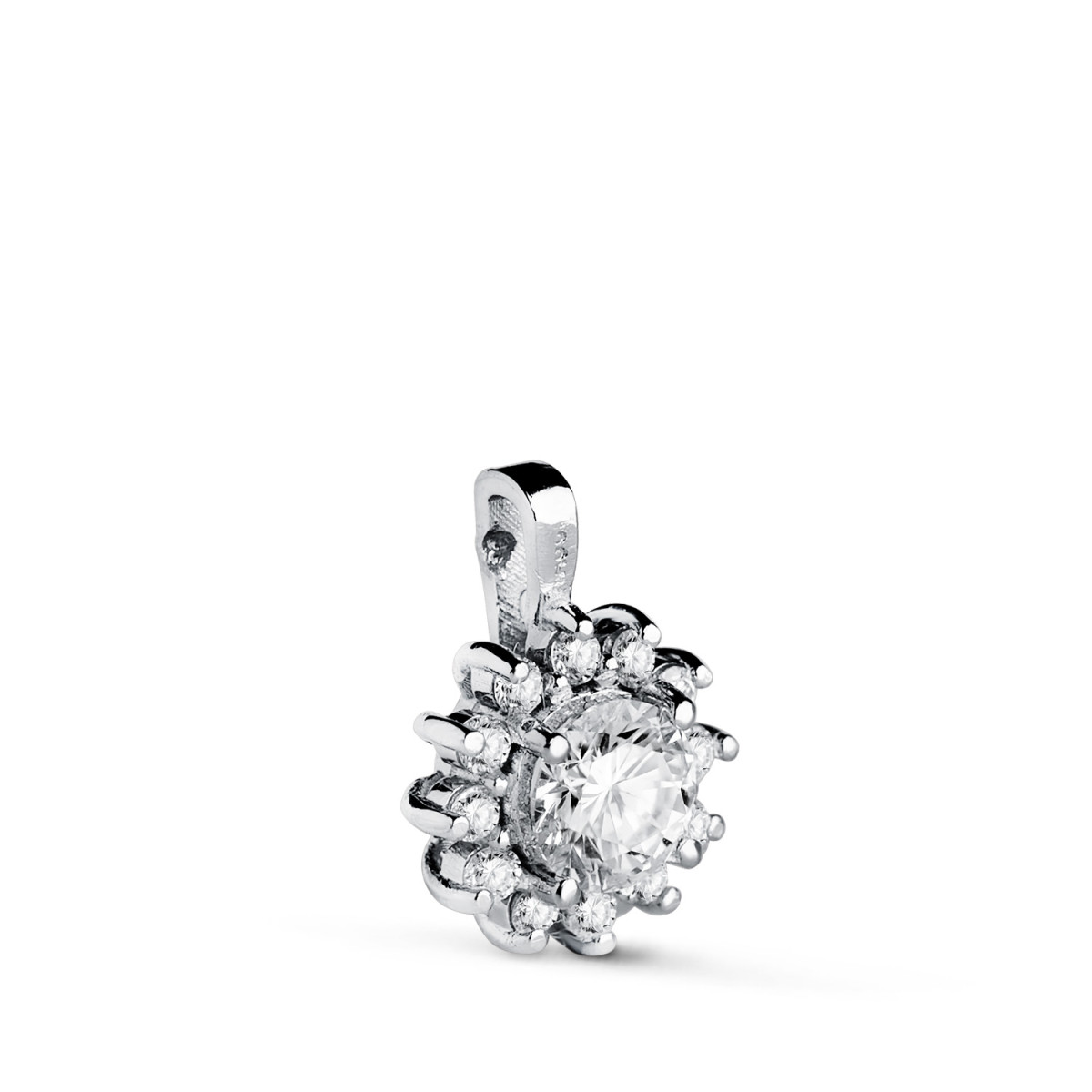 18K COLGANTE ORO BLANCO CUAJO CON 13 DIAMANTES LABORATORIO 0,670 QTS. VS2-G. MEDIDA: 13 X 9,5 MM