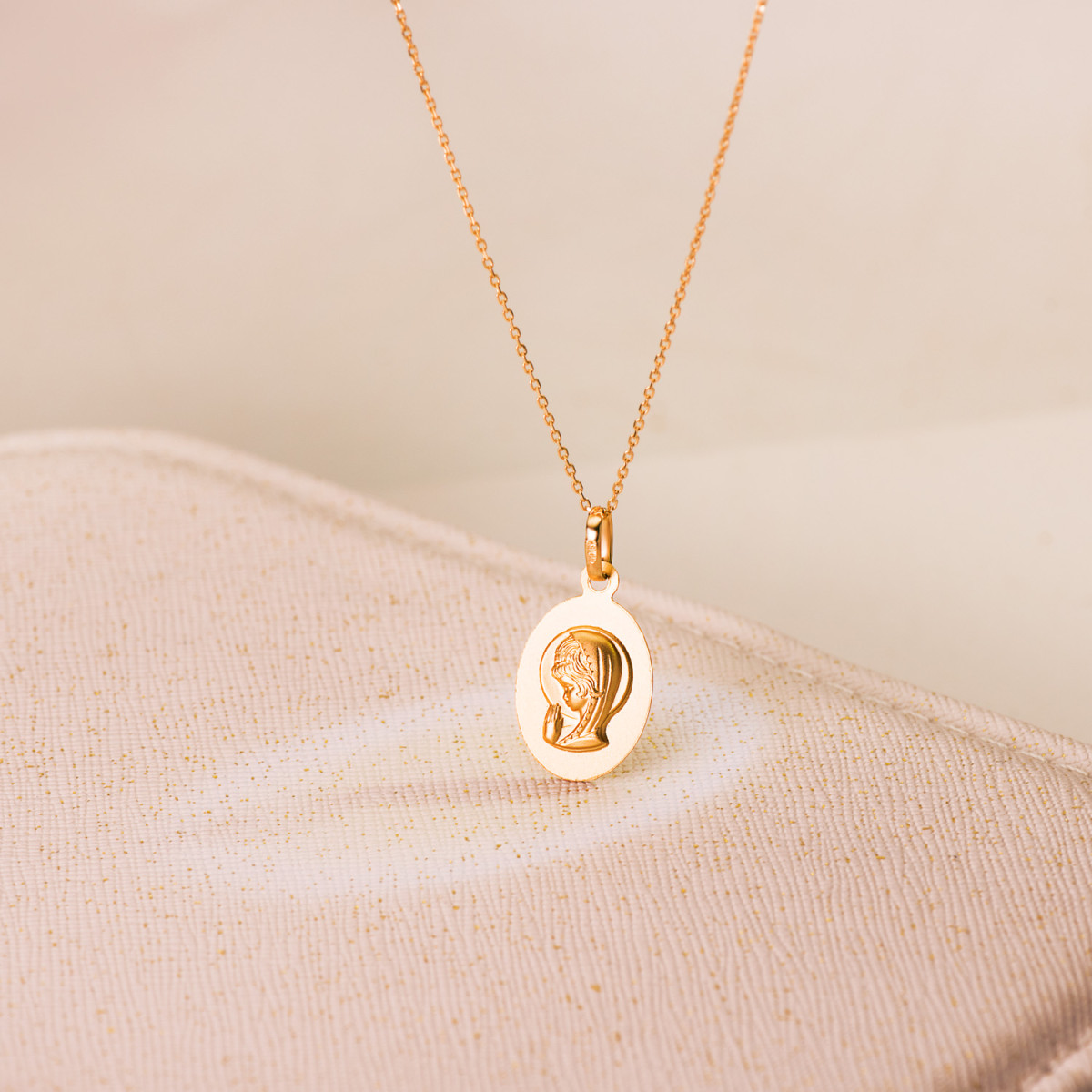 18K MEDALLA ORO AMARILLO VIRGEN NIÑA OVAL MATIZADA 19 X 12 MM