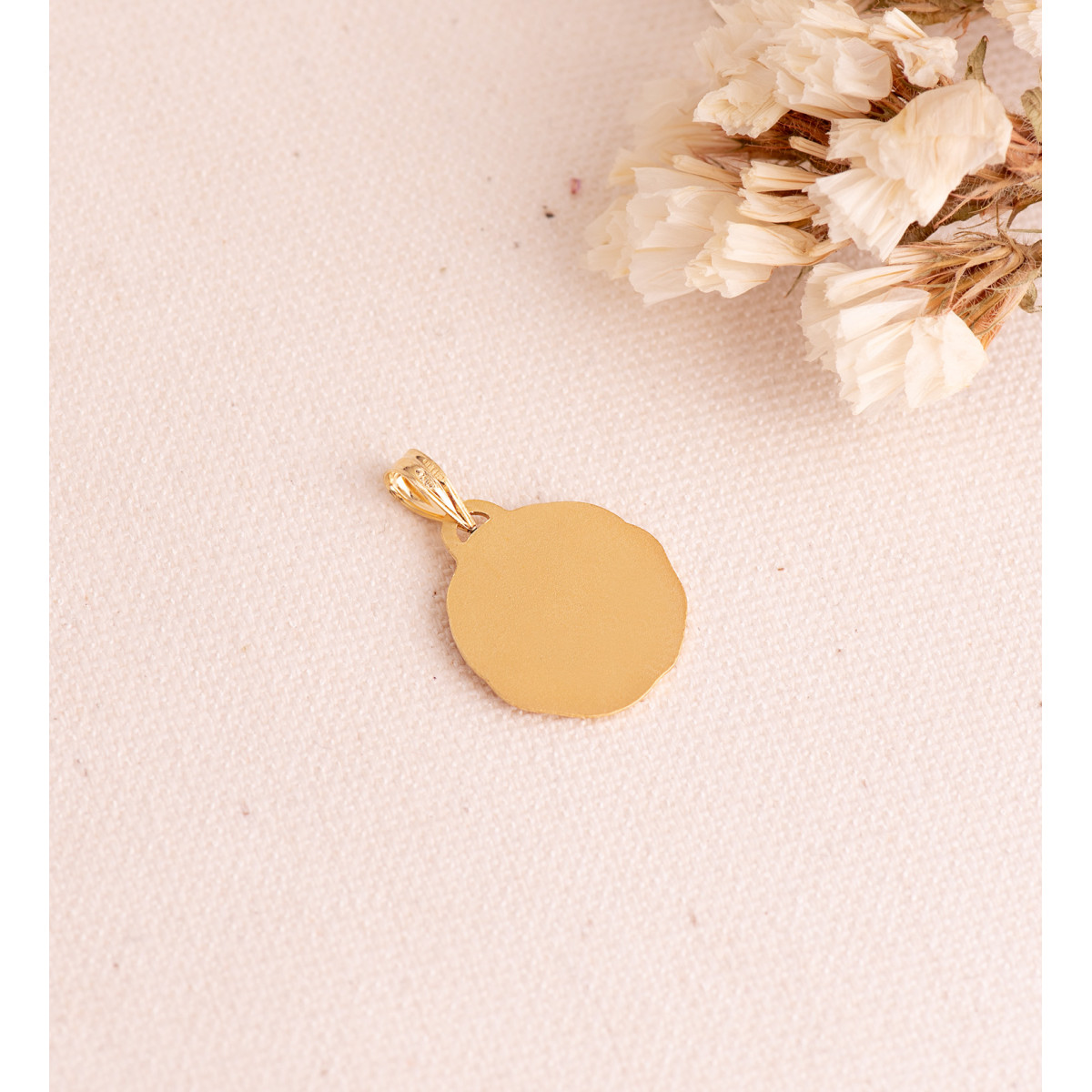 18K MEDALLA ORO AMARILLO ANGEL QUERUBIN TALLADO 19 MM