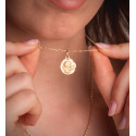 18K MEDALLA ORO AMARILLO ANGEL NIÑO  BURLON CON PALOMA TALLADA 16 MM