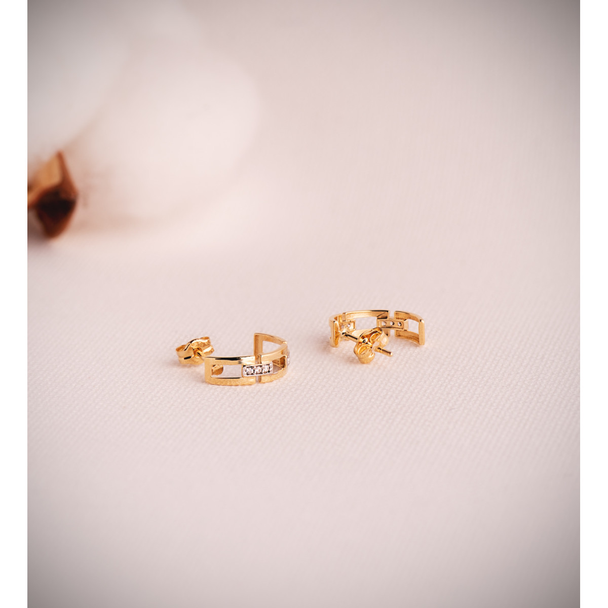 18K PENDIENTES ORO BICOLOR MEDIO ARO ESLABONES CON CIRCONITAS. MEDIDA: 13 X 3,5MM. CIERRE PRESION