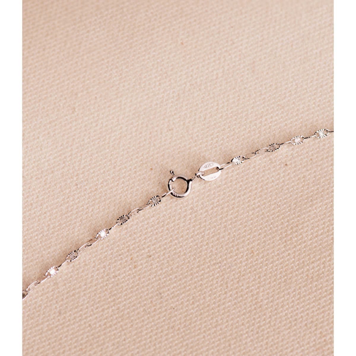 18K CADENA ORO BLANCO FORZADA MACIZA TALLADA. ANCHO: 1,8 MM. LARGO: 50 CM