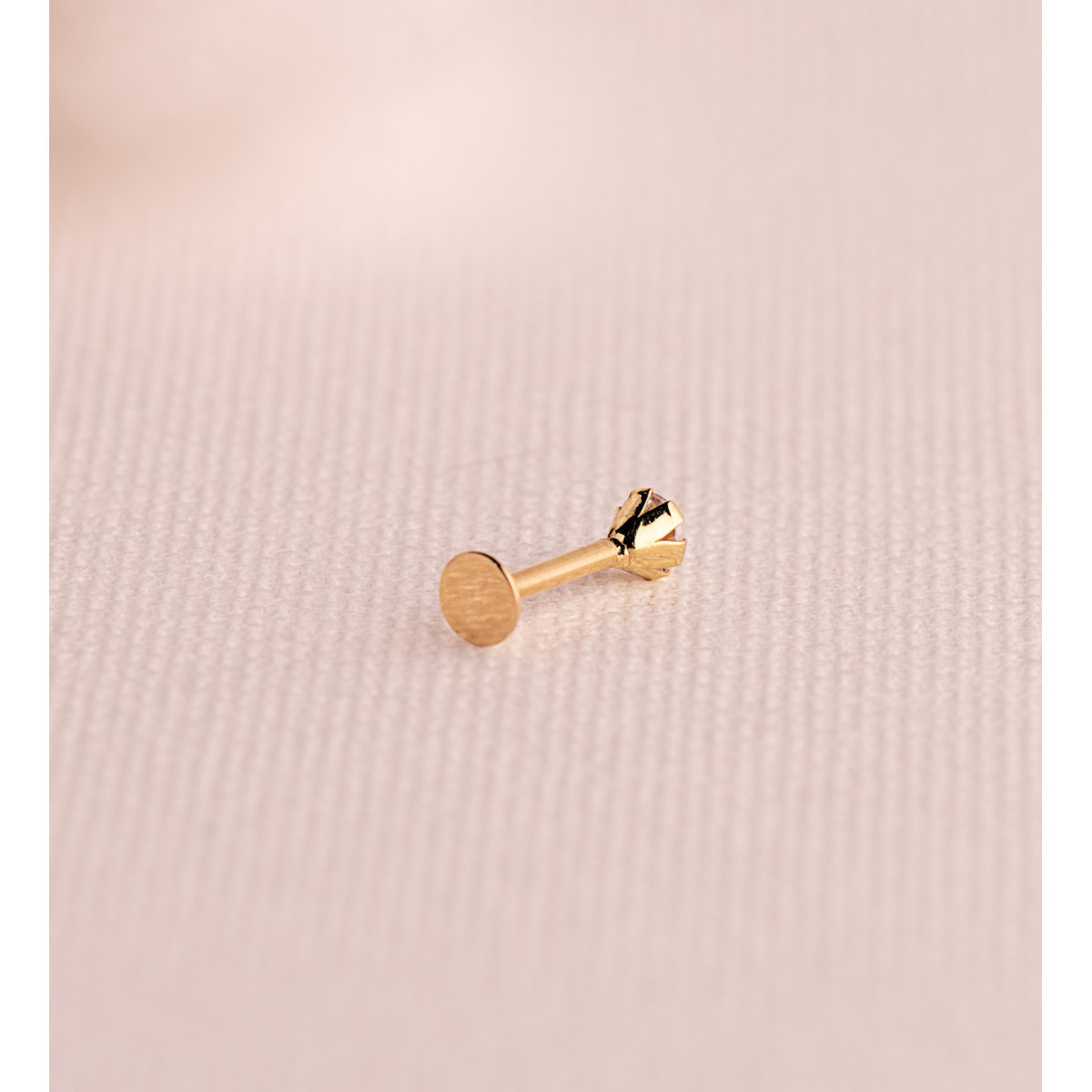 18K PIERCING DE OREJA ORO AMARILLO CIRCONITA CON GARRAS 3,5 MM. GRUESO BARRA 1MM. CIERRE TUERCA