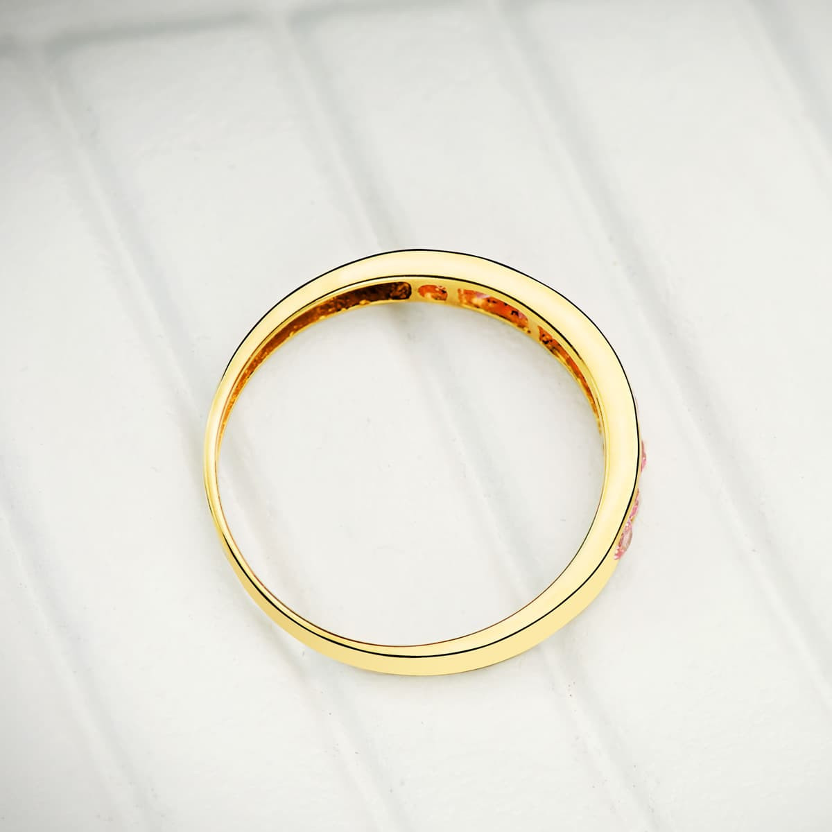 18K SORTIJA ORO AMARILLO 9 CIRCONITA BLANCAS Y ROJAS. ANCHO CUERPO 3.5 MM