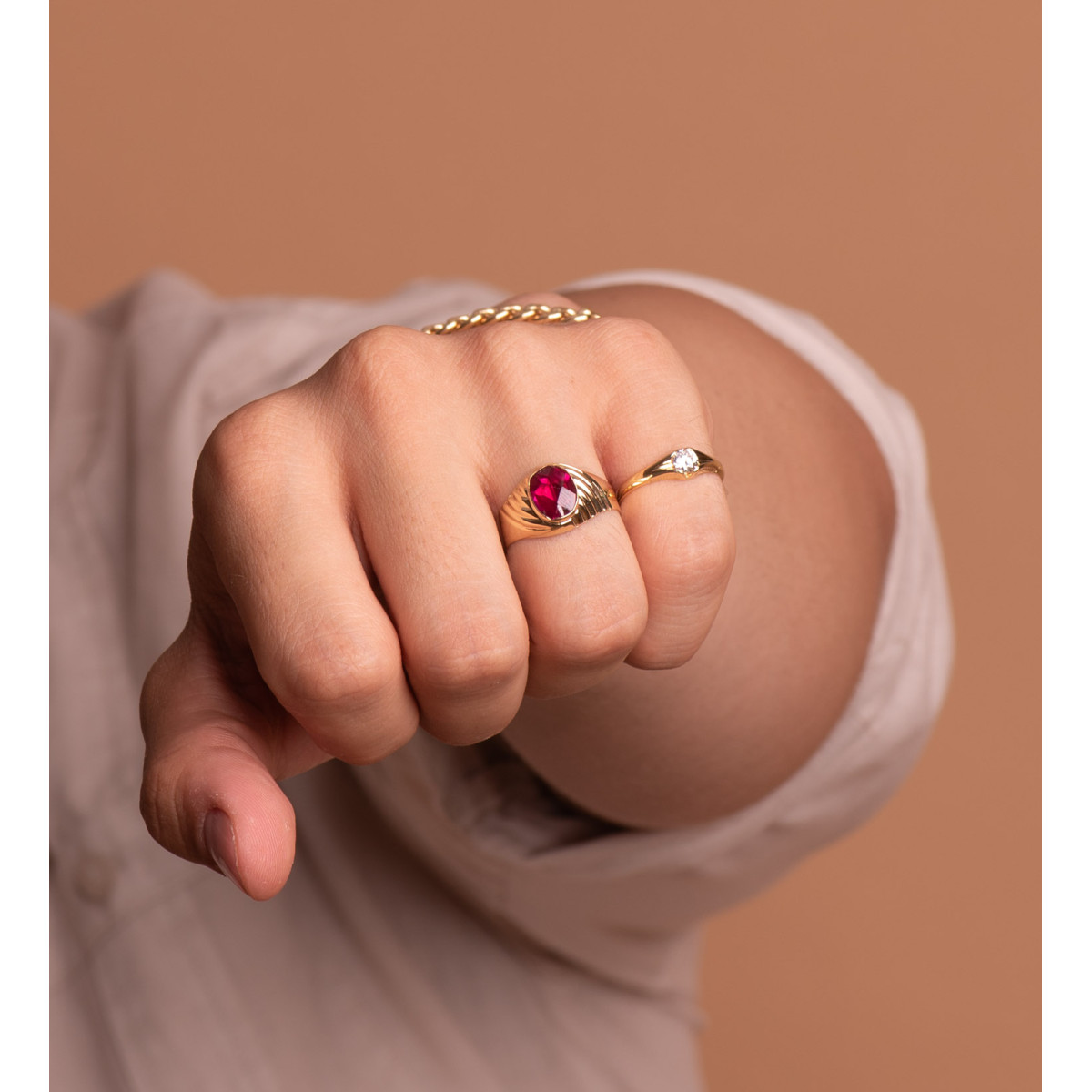 18K SELLO ORO AMARILLO HUECO GALLONEADO PIEDRA OVAL RUBI SPINEL 10X8 MM