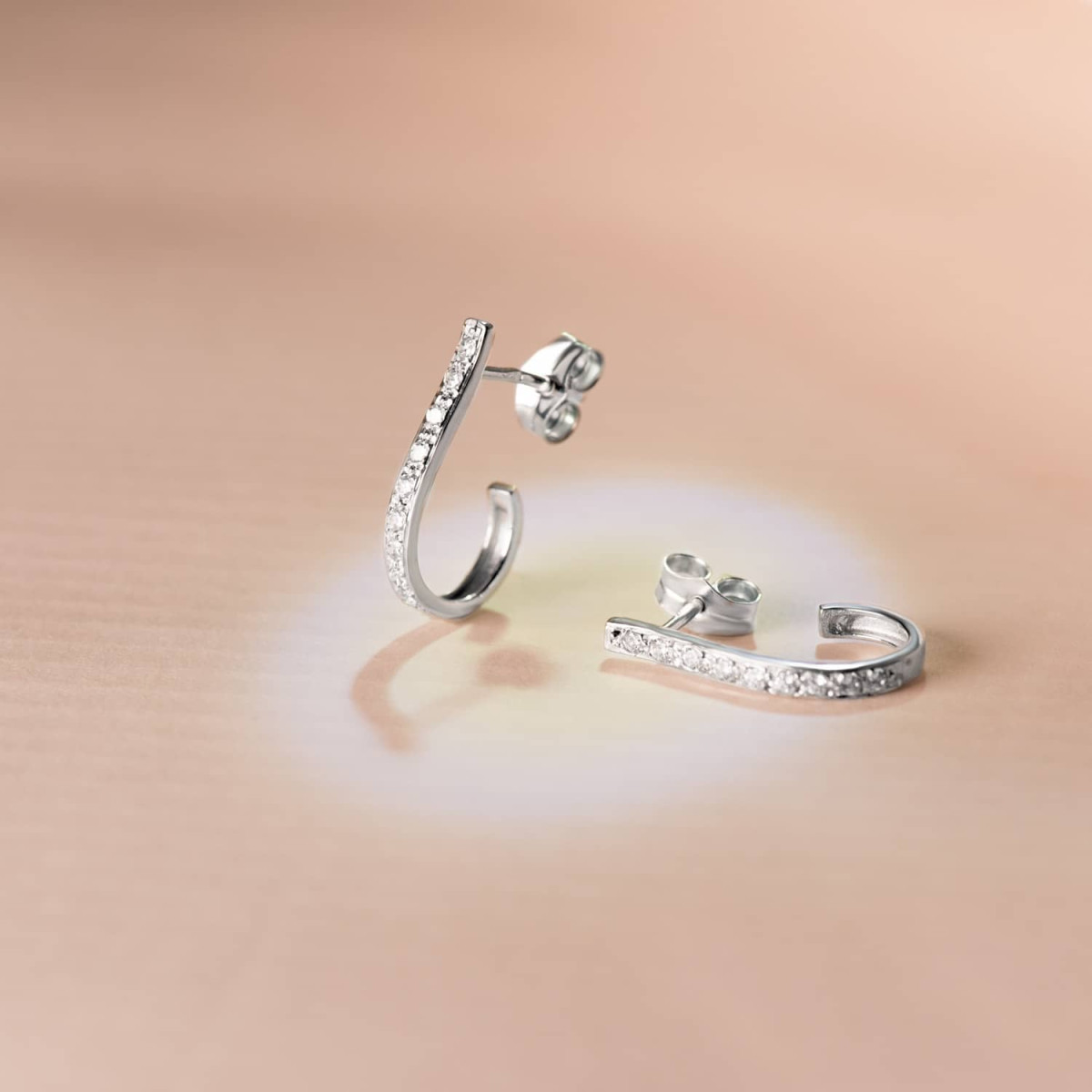 18K PENDIENTES ORO BLANCO CIRCONITA 18X2 MM CIERRE PRESION