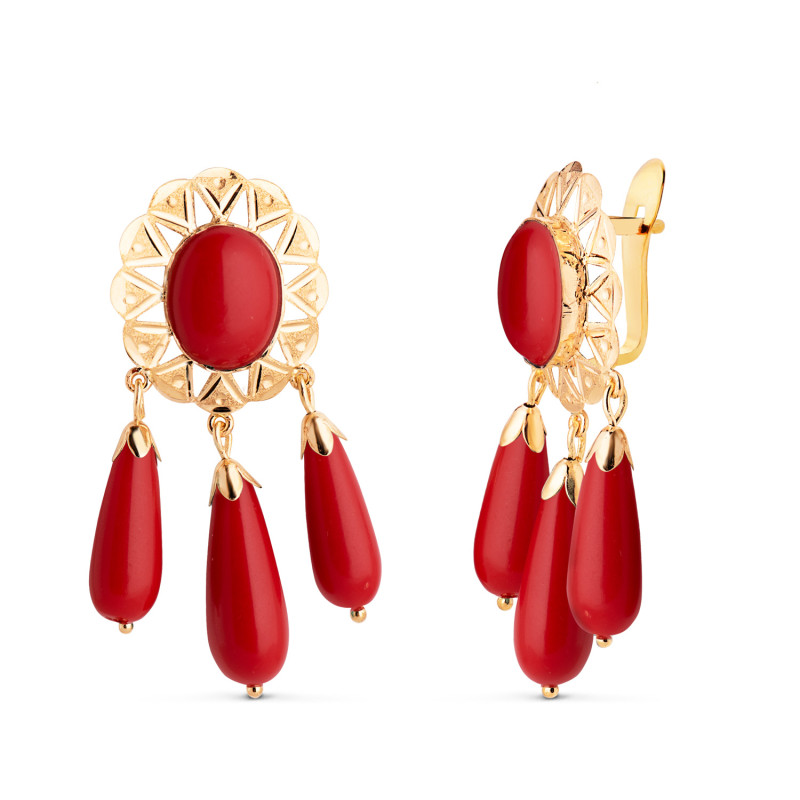 18K PENDIENTES CUBANAS ORO AMARILLO TALLADOS CON CORAL OVAL Y 3 LAGRIMAS. 37X15 MM.CIERRE CATALAN