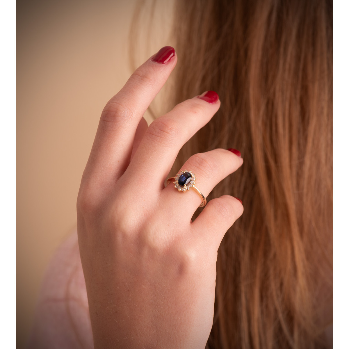 18K SORTIJA ORO AMARILLO DIAMANTES DE  LABORATORIO Y ZAFIRO DIFUSION 7X5 MM 0,98 QTS. 0,300 QTS. VS2-G 11,5X9,5 MM