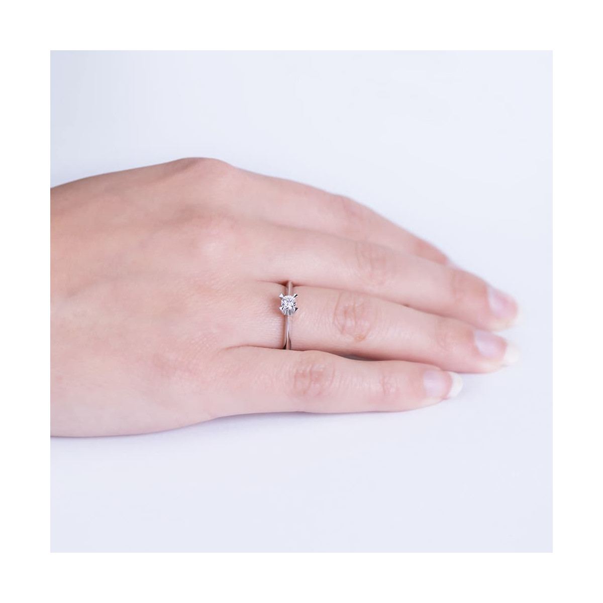 18K SOLITARIO DIAMANTE NATURAL TALLA BRILLANTE ORO BLANCO 0.200 QTS. SI-H