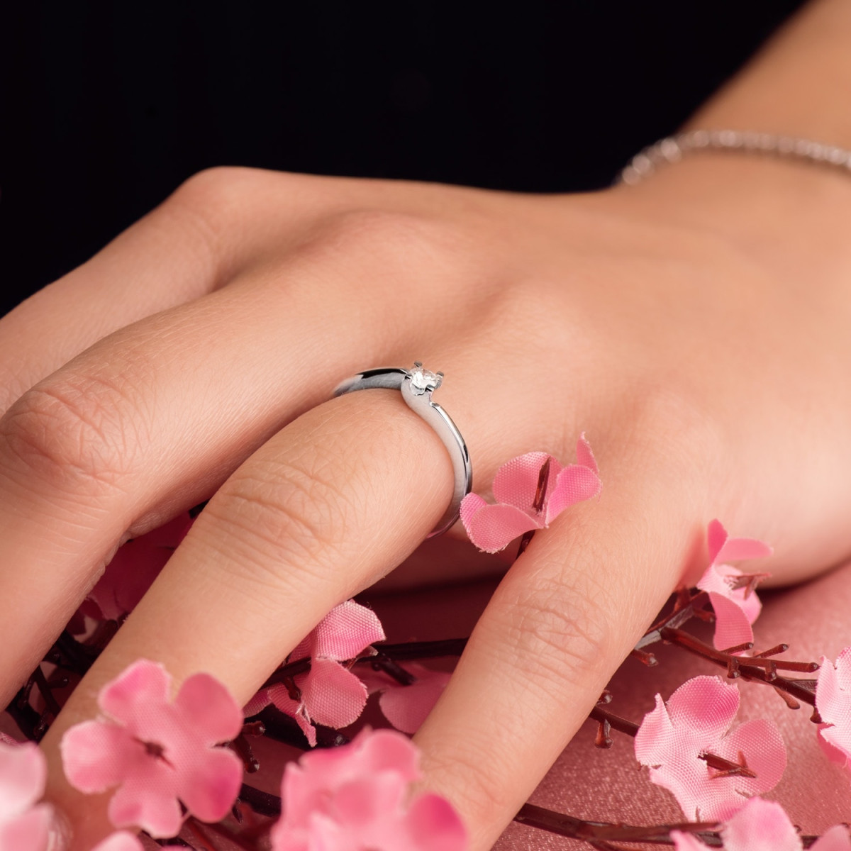 18K SOLITARIO DIAMANTE NATURAL TALLA BRILLANTE ORO BLANCO 0.100 QTS. SI-H