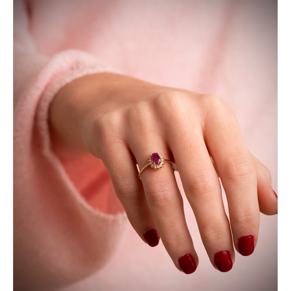 18K SORTIJA ORO AMARILLO RUBI 6x4 MM 0,55 QTS. DIAMANTES LABORATORIO 0,140 QTS. VS2-G. MEDIDA: 9,5X8 MM