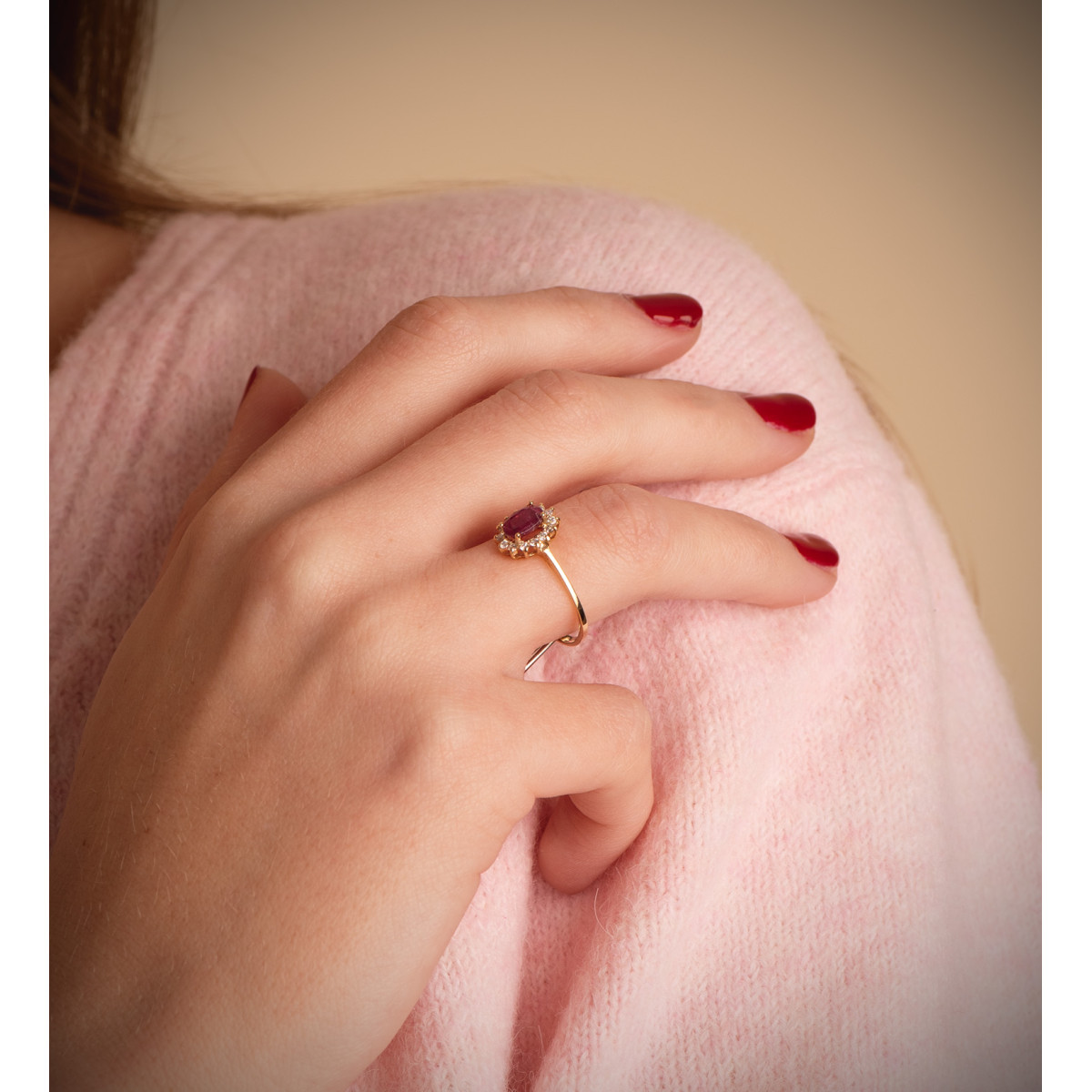 18K SORTIJA ORO AMARILLO RUBI 6x4 MM 0,55 QTS. DIAMANTES LABORATORIO 0,140 QTS. VS2-G. MEDIDA: 9,5X8 MM