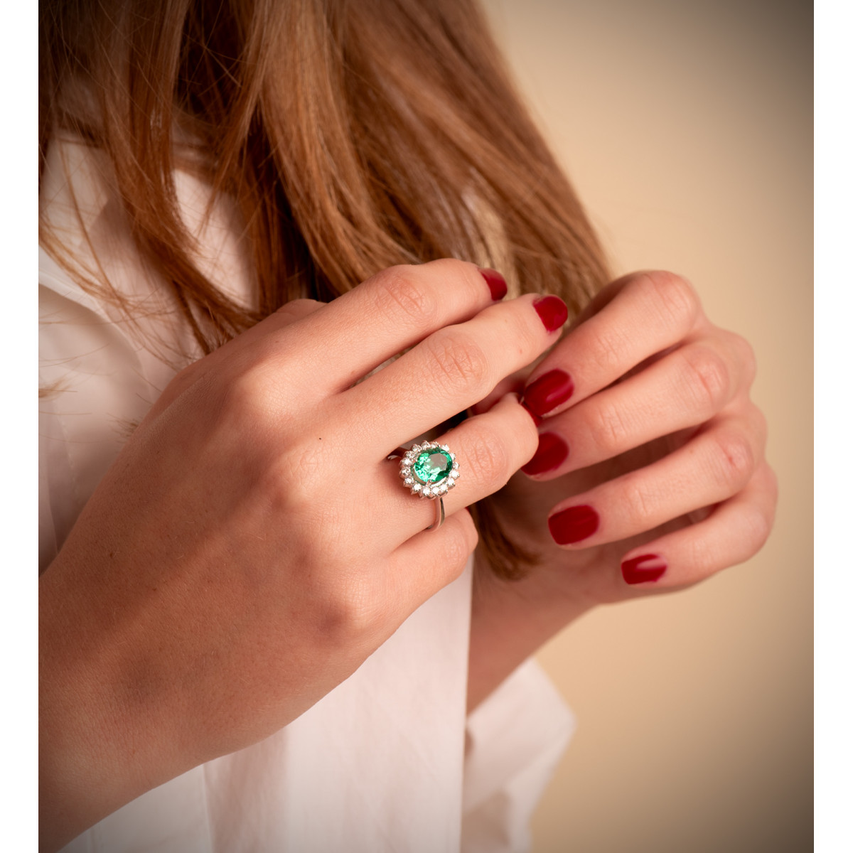 18K SORTIJA ORO BLANCO DIAMANTES LABORATORIO  0,52 QT. VS2-G ESMERALDA RECRISTALIZADA  9X7 MM 1,74 QT. . MEDIDA: 14X12,5 MM