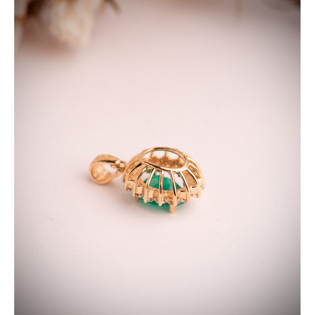 18K COLGANTE ORO AMARILLO ESMERALDA RECRISTALIZADA 9X7 MM 1,74 QTS. DIAMANTES LABORATORIO VS2-G 0,52 QTE 14X12 MM