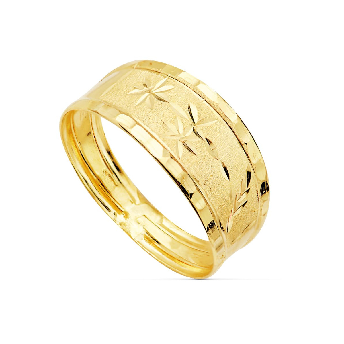 18K SORTIJA ORO AMARILLO MATIZADA CON FLORES TALLADAS Y BORDES TALLADOS. ANCHO 9 MM