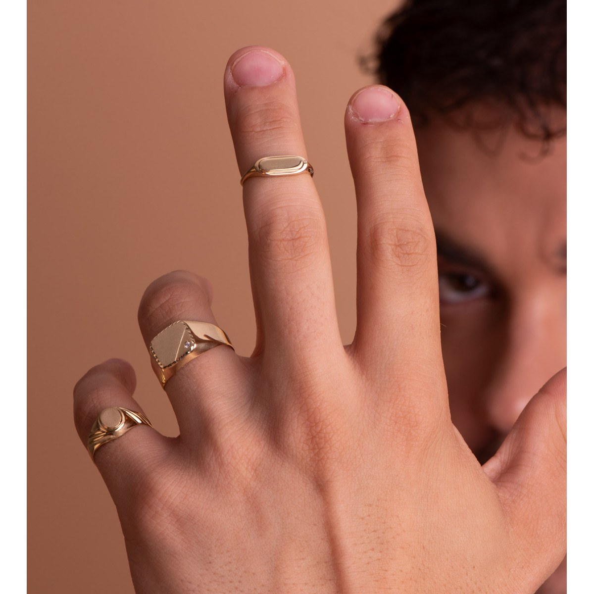 18K SORTIJA SELLO ORO AMARILLO BRILLO CABEZA ALARGADA. ZONA GRABADO: 12X3.5 MM