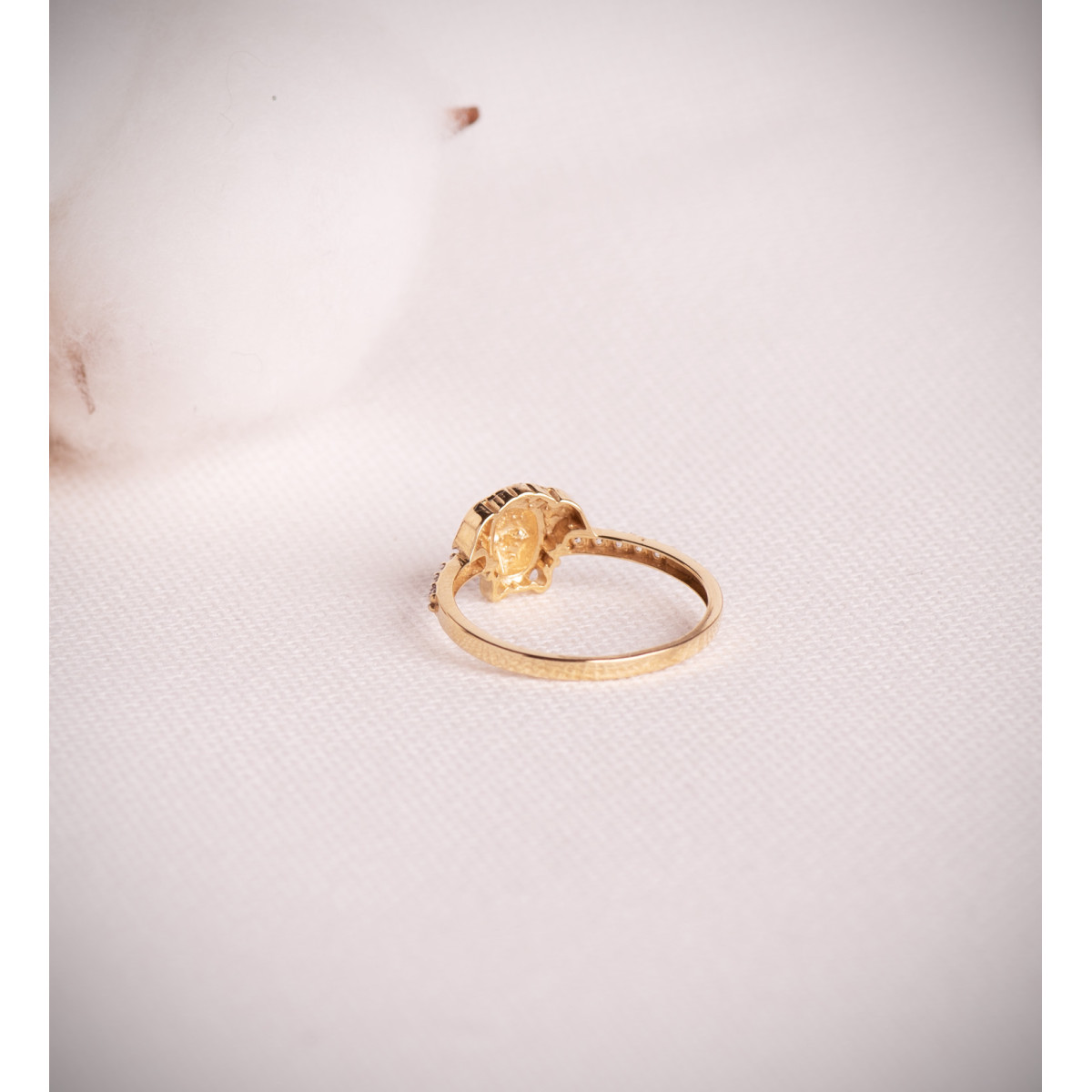 18K SORTIJA ORO BICOLOR CON MEDUSA Y CIRCONITAS. MEDIDA: 10 X 8 MM