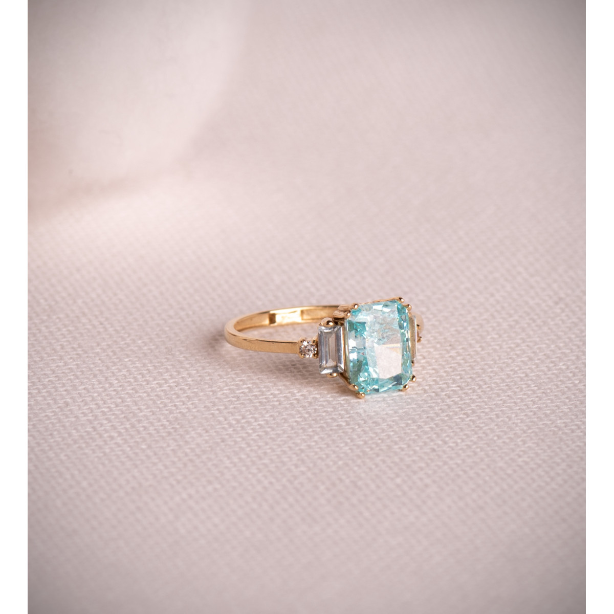 18K SORTIJA ORO AMARILLO PIEDRA OCTOGONAL 8X6 MM ICE CUT Y BARRETAS TOPACIO NATURAL 4X2 MM