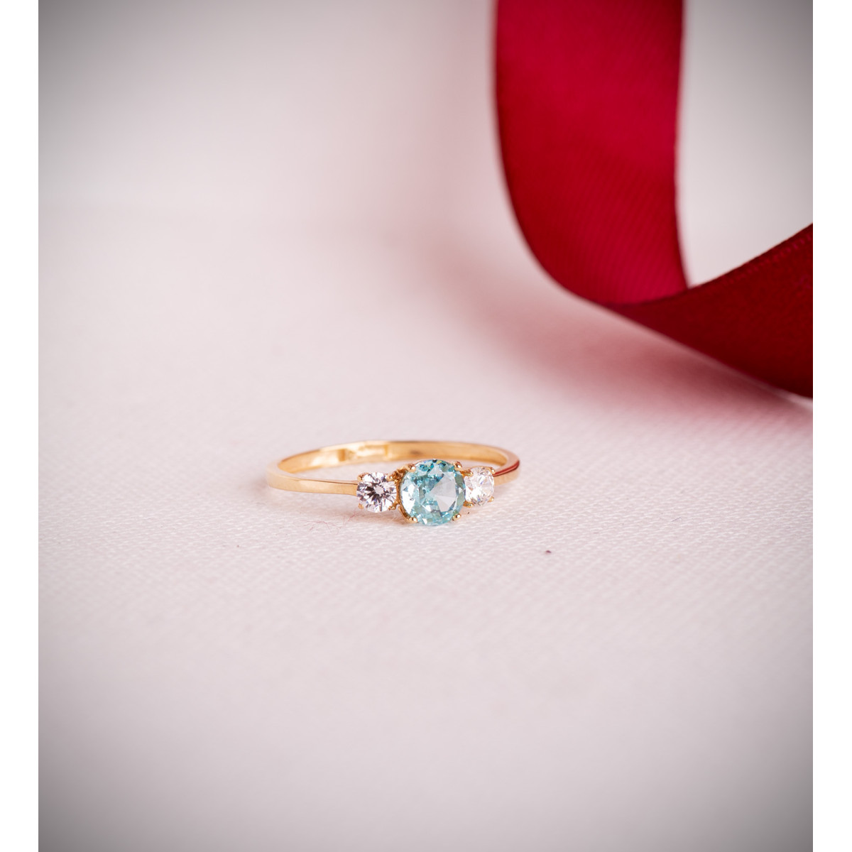 18K SORTIJA ORO AMARILLO AGUAMARINA ICE Y CIRCONITAS EN GARRAS. ANCHO: 5 MM