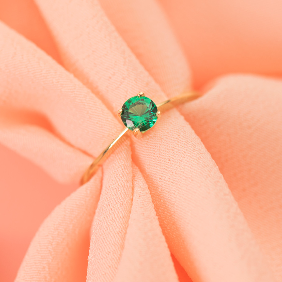 18K SOLITARIO ORO AMARILLO CON CIRCONITA VERDE 4 GARRAS DE 5 MM