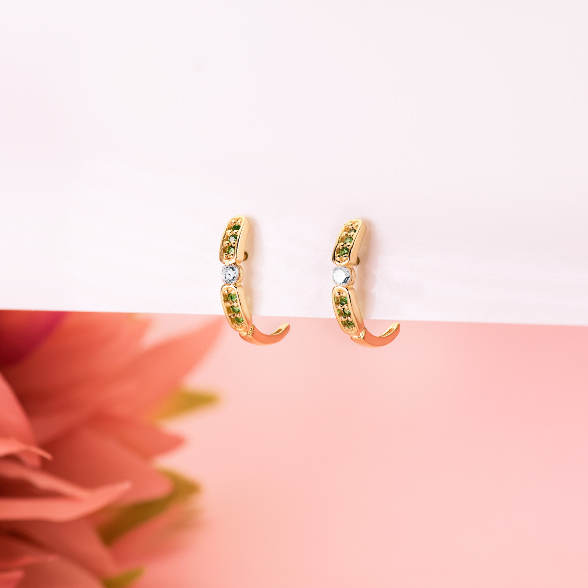 18K PENDIENTES ORO AMARILLO MEDIO ARO ABIERTO CON CIRCONTIAS VERDES 16 X 3 MM. CIERRE PRESION