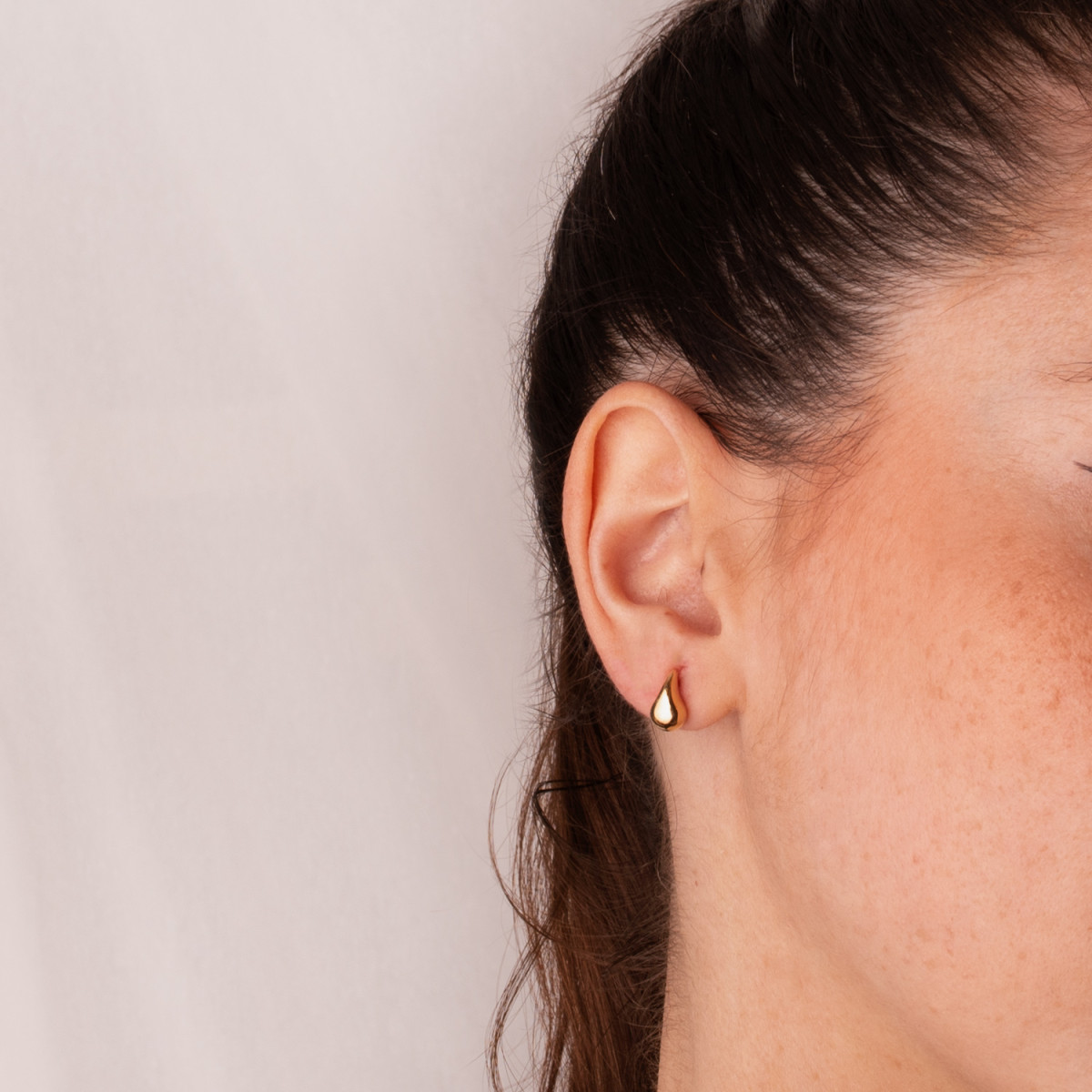 18K PENDIENTES ORO AMARILLO GOTA LISA BRILLO HUECA 10 X 6 MM. CIERRE PRESION