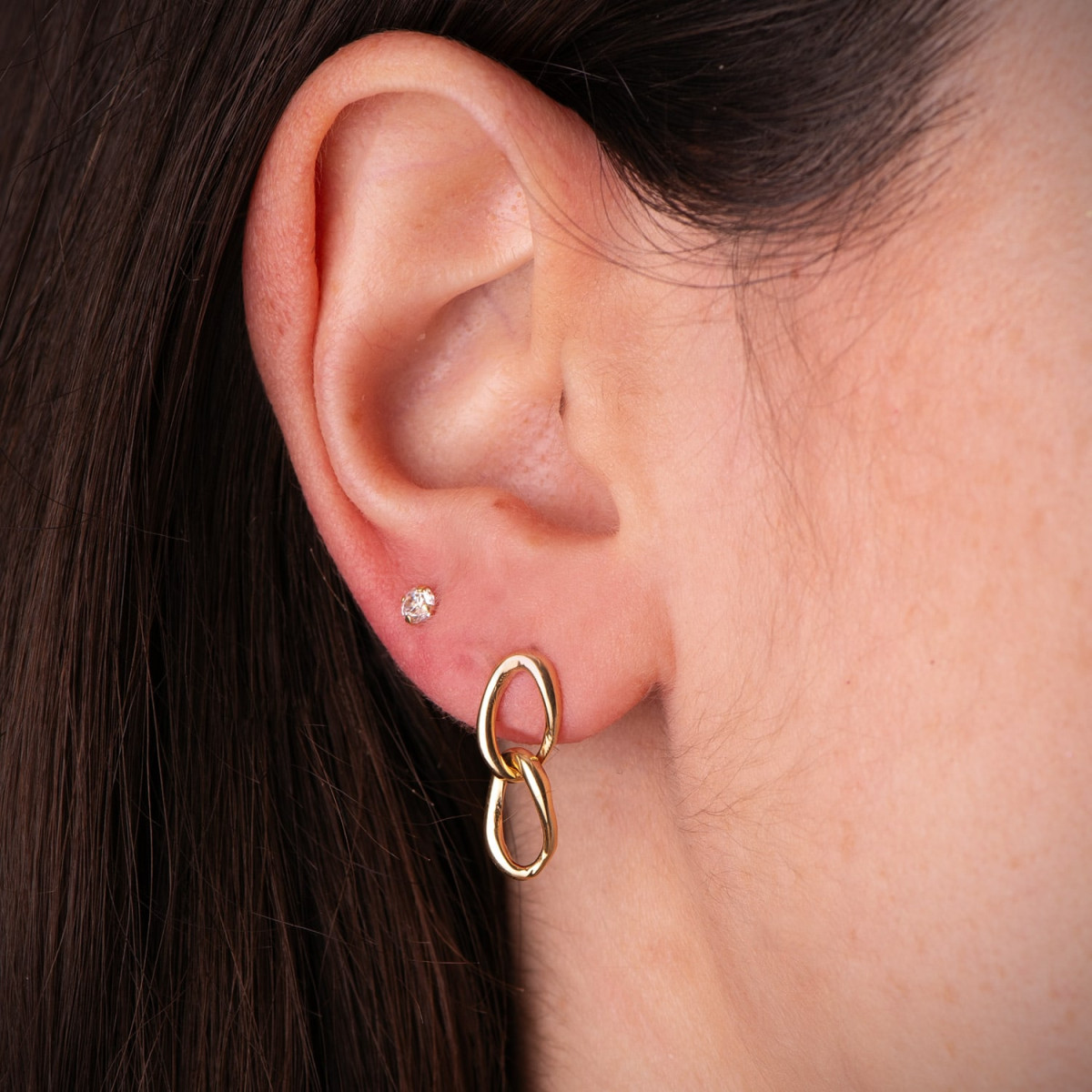 18K PENDIENTES ORO AMARILLO DOS ESLABONES EN BRILLO. MEDIDA: 19 X 7 MM. CIERRE PRESION