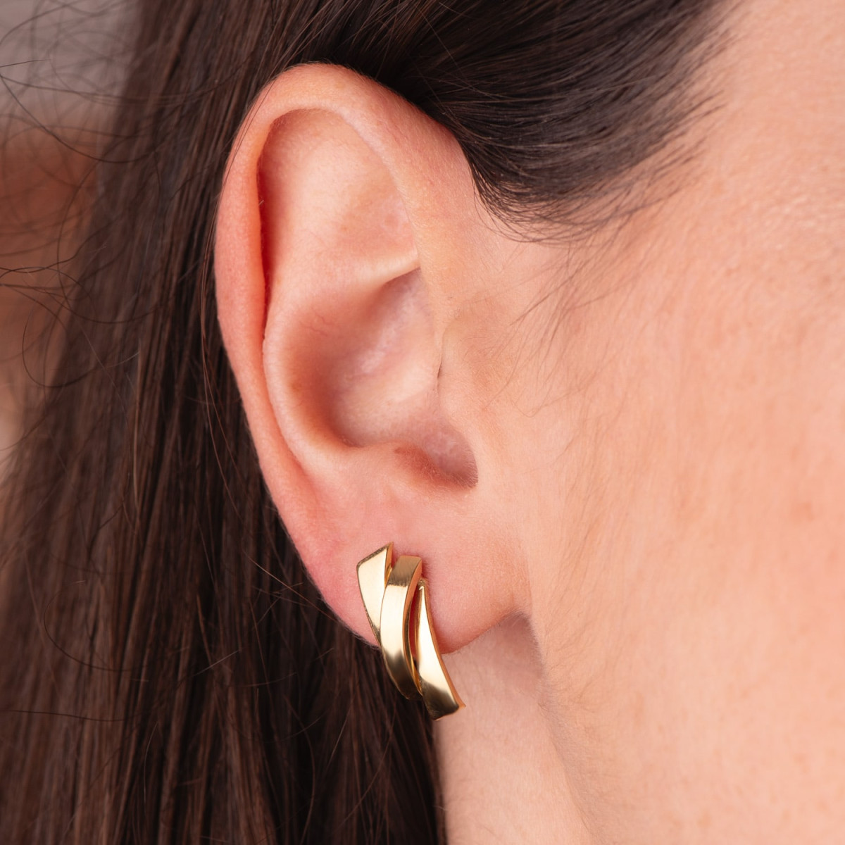 18K PENDIENTES ORO AMARILLO TRES BANDAS LISAS. 17 X 7 MM. CIERRE PRESION