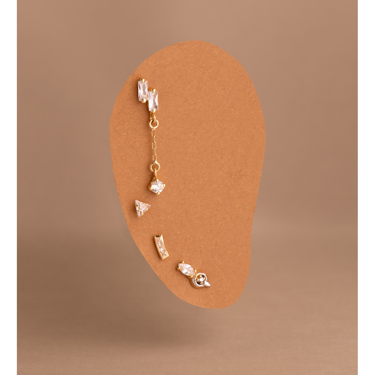 18K PIERCING DE OREJA ORO AMARILLO BARRITA CON CIRCONITAS 5X2 MM. GRUESO BARRA 1.20 MM. CIERRE TUERCA