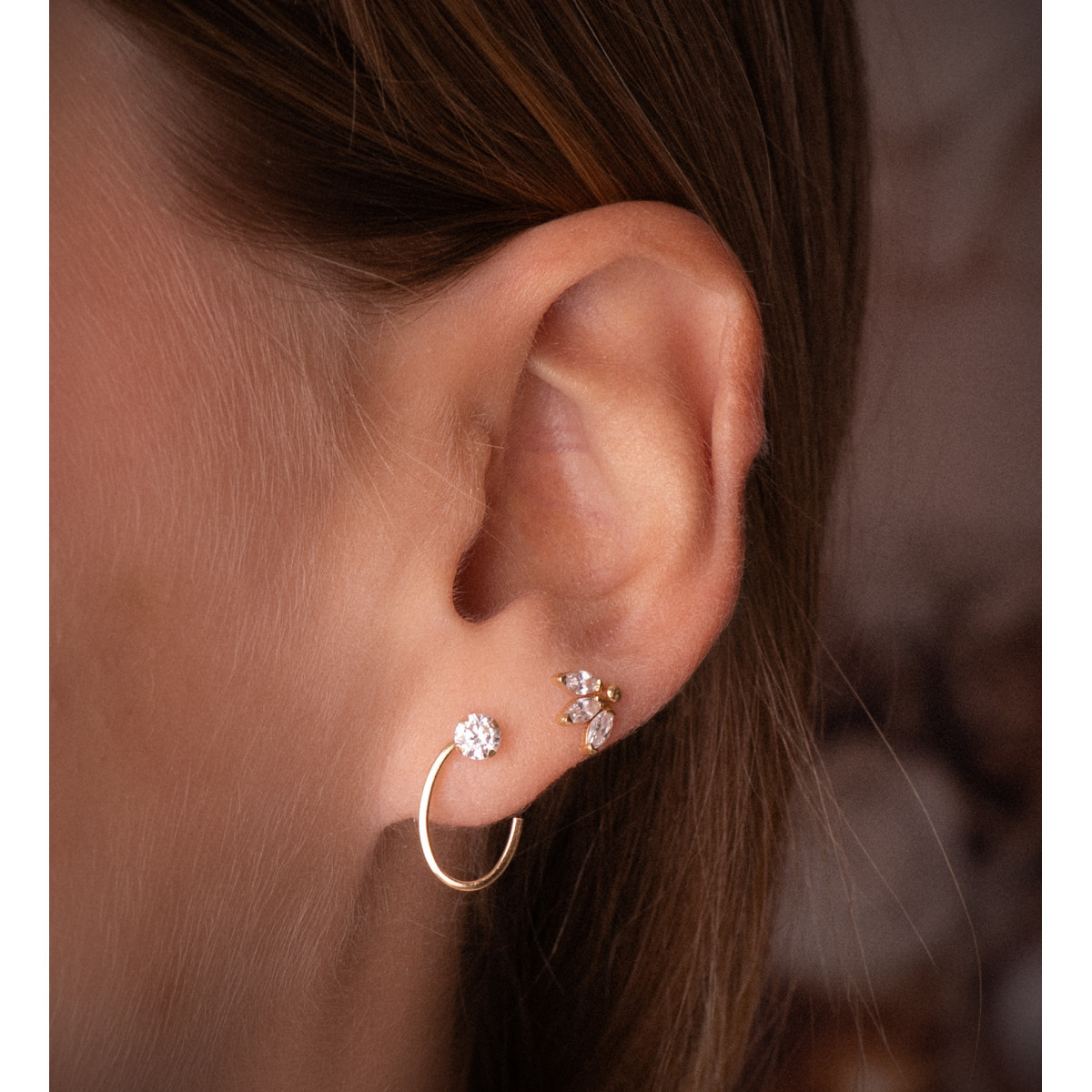 18K PENDIENTES ORO AMARILLO OVAL ABIERTO CON CIRCONITA. MEDIDA: 15 X 9 MM. CIERRE PRESION