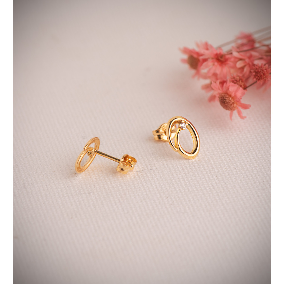 18K PENDIENTES ORO AMARILLO OVALES CON CIRCONITA. MEDIDA: 9X7 MM. CIERRE PRESION