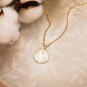 18K COLGANTE AMULETO ORO AMARILLO Y NACAR SIMBOLO CELTA TRISQUEL 20 MM