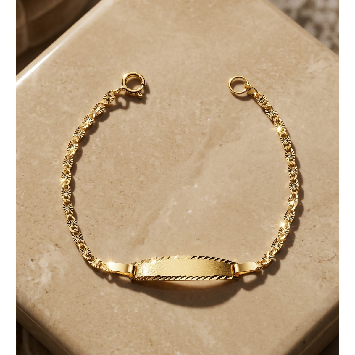 18K ESCLAVA ORO AMARILLO TALLADO MACIZO 1,5MM. PLACA CHAPA: 19X4MM. LARGO 11,5 CM