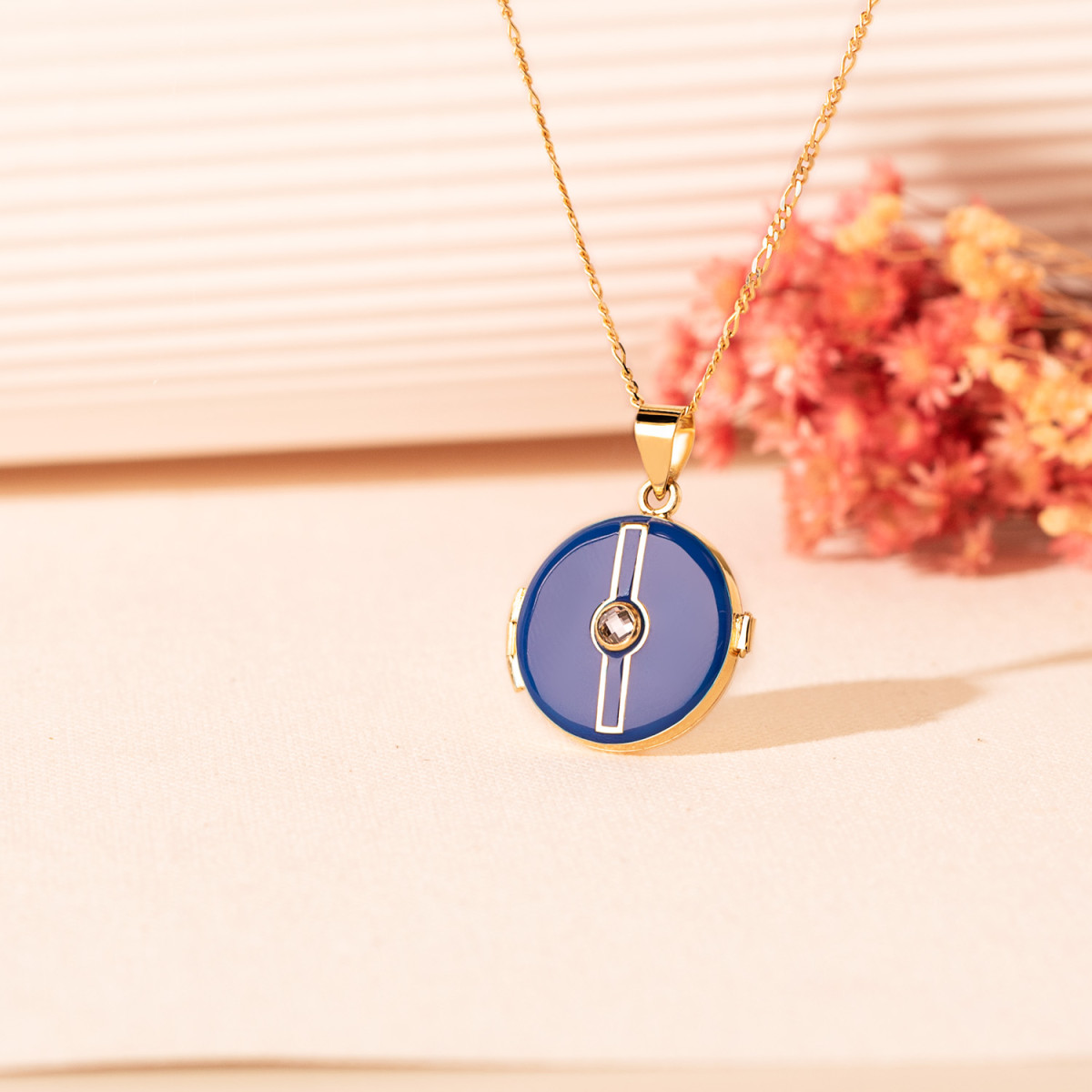 18K COLGANTE ORO AMARILLO GUARDAPELO DIJE  PORTAFOTOS REDONDO ESMALTE AZUL CIRCONITA 4MM. MEDIDA: 21 MM